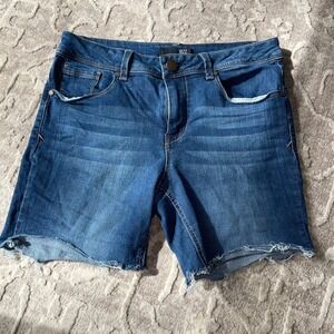1822 Denim Bermuda Shorts Women's Size 10 Blue Jean Frayed Hem Casual